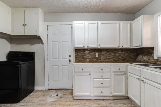 Photo 8 — 2106 26th Street, Lubbock, TX 79411