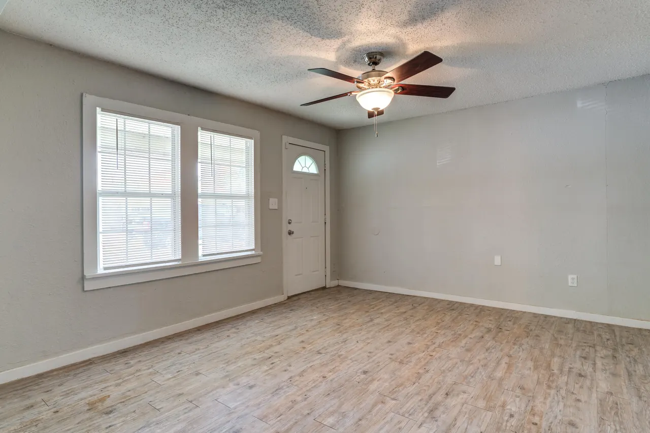 Photo 4 — 2106 26th Street, Lubbock, TX 79411