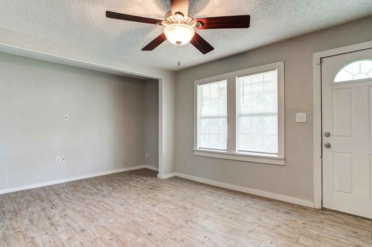 Photo 5 — 2106 26th Street, Lubbock, TX 79411