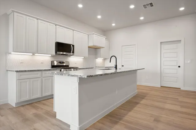 Photo 7 — 7008 56th Street, Lubbock, TX 79407