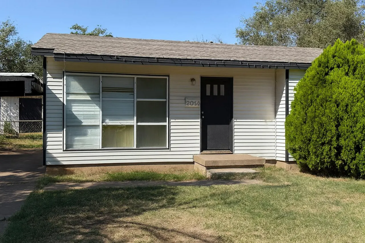 Front exterior — 2014 W 20th Street, Plainview, TX 79072