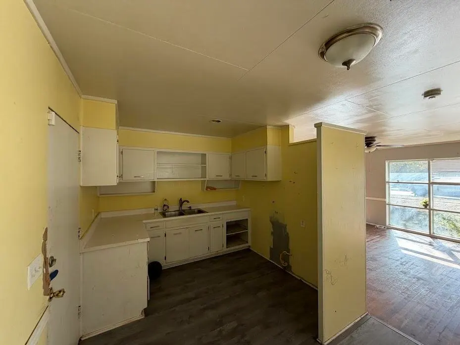Photo 3 — 2014 W 20th Street, Plainview, TX 79072