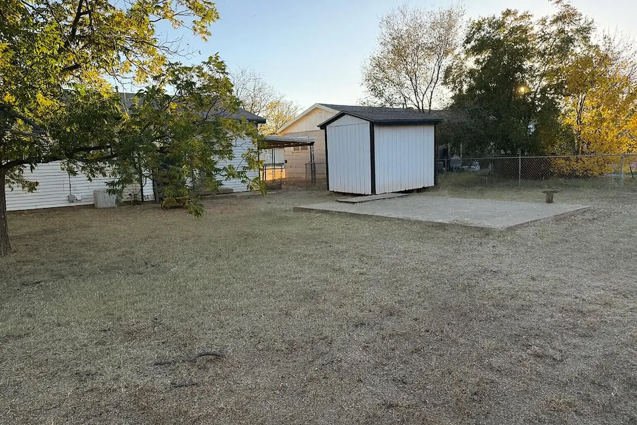 Photo 7 — 2014 W 20th Street, Plainview, TX 79072