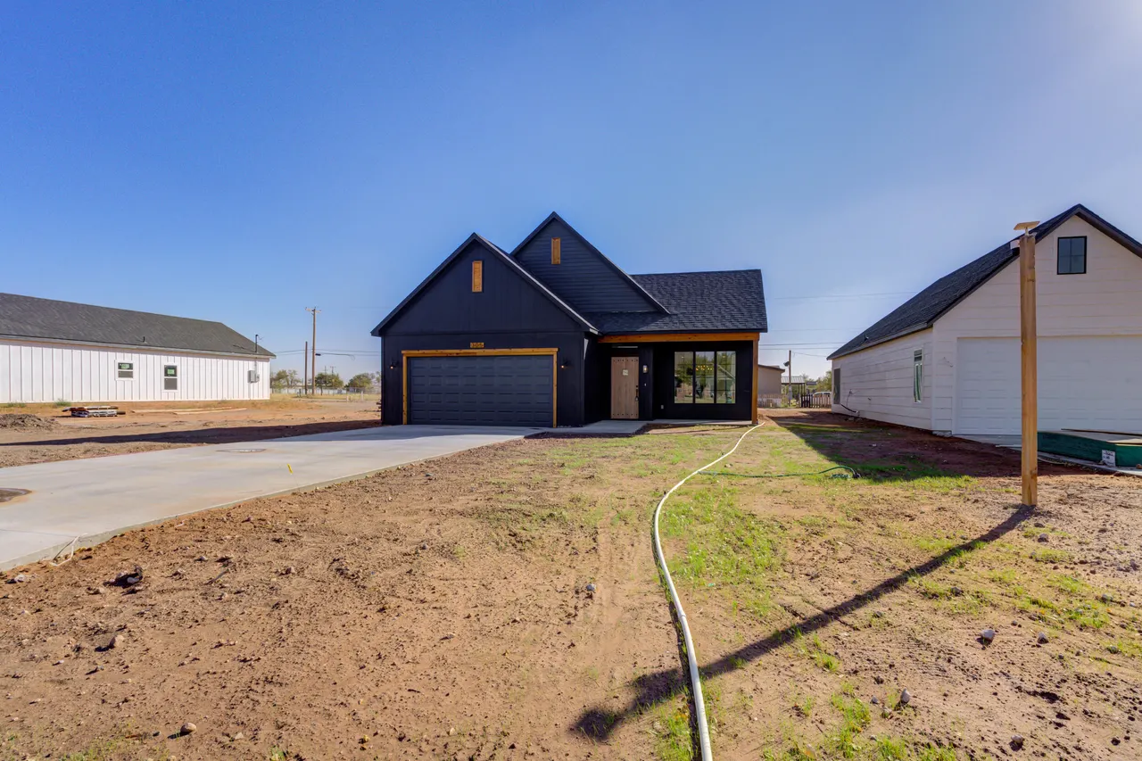 Photo 3 — 305 SW Ave L, Seminole, TX 79360