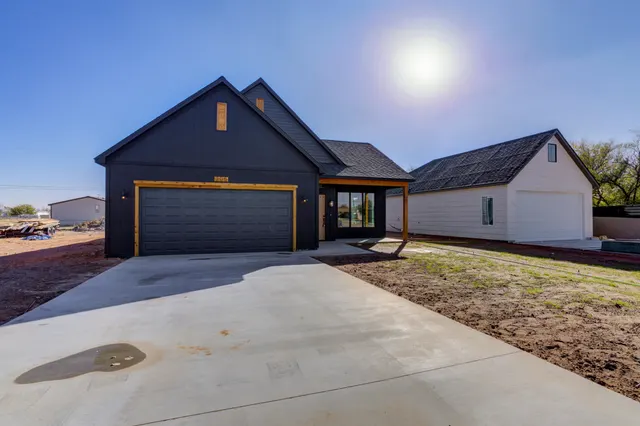 Photo 4 — 305 SW Ave L, Seminole, TX 79360