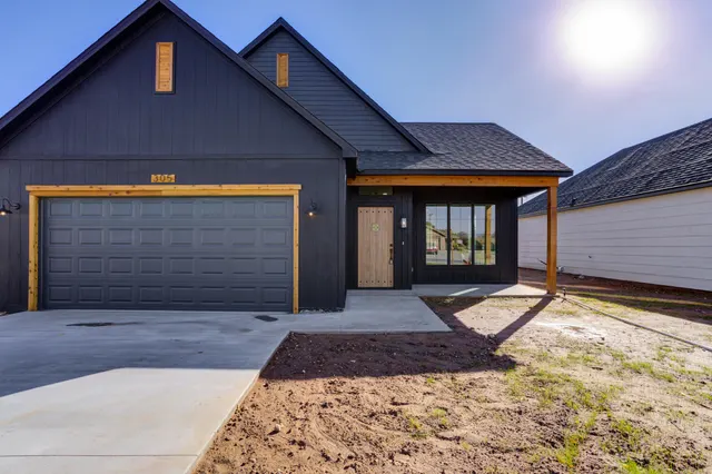 Photo 5 — 305 SW Ave L, Seminole, TX 79360