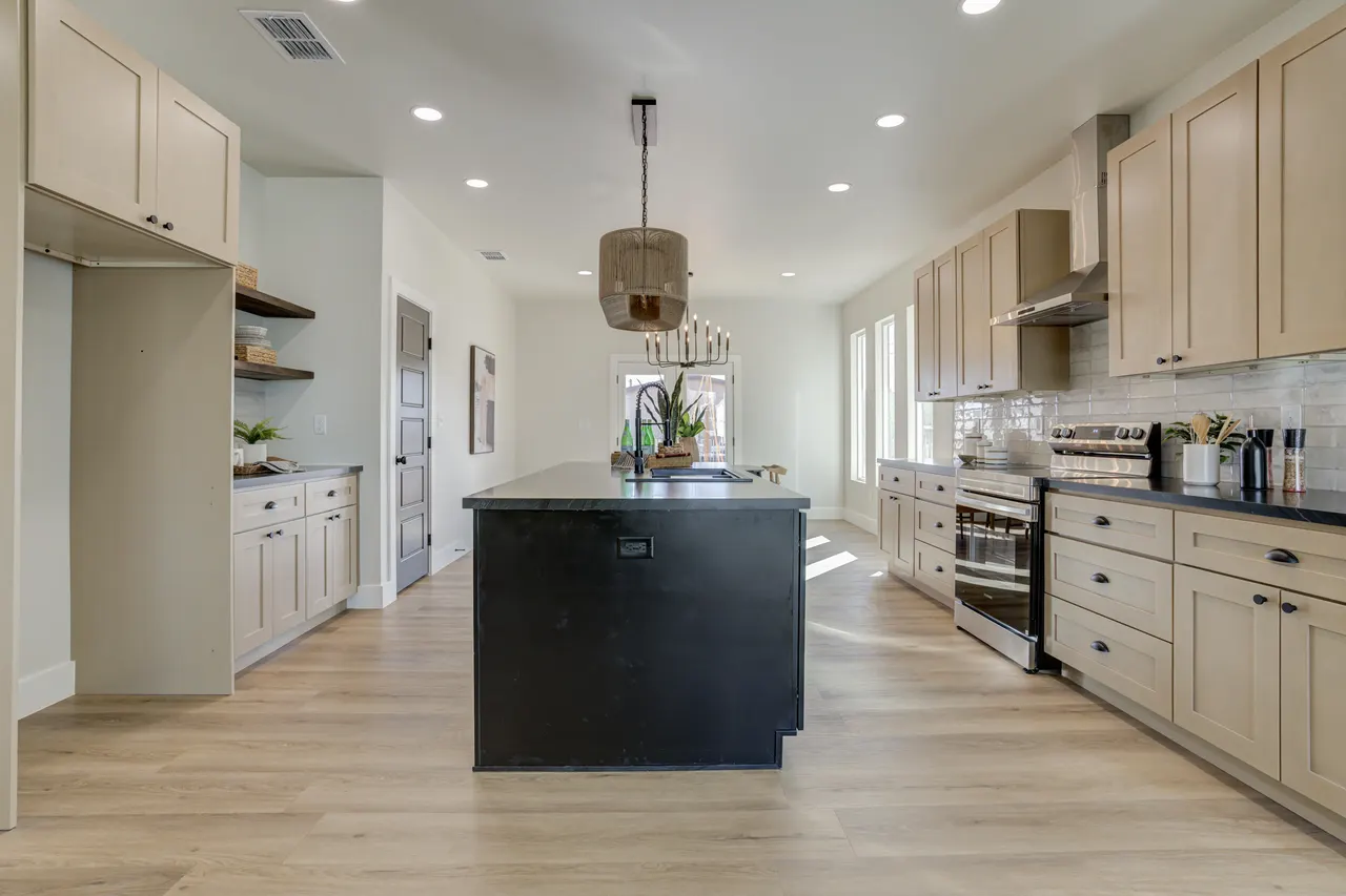 Photo 16 — 305 SW Ave L, Seminole, TX 79360