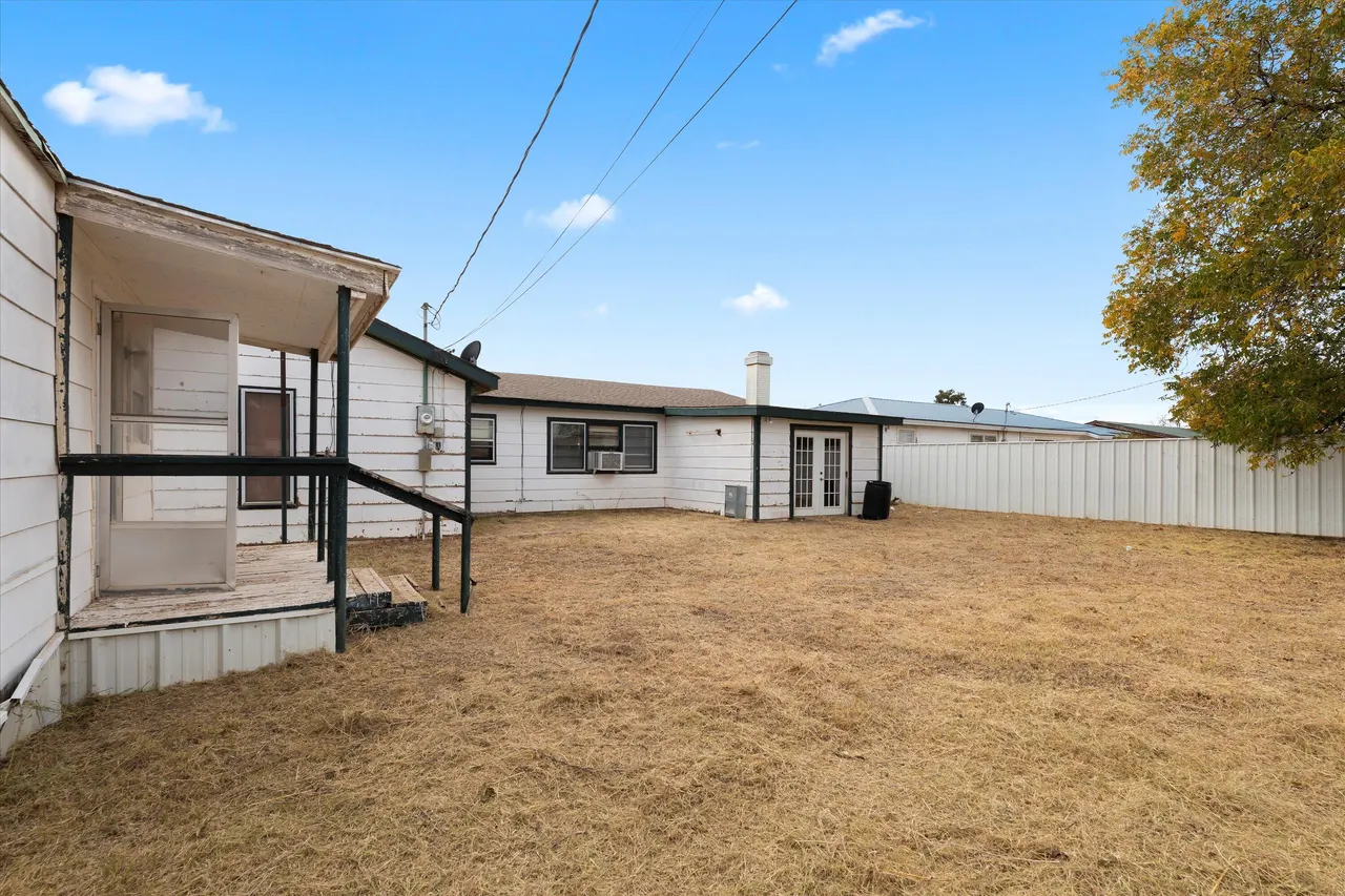 Photo 16 — 608 17th Street, Seagraves, TX 79359