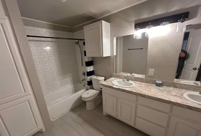 Photo 8 — 2221 39th Street, Lubbock, TX 79412