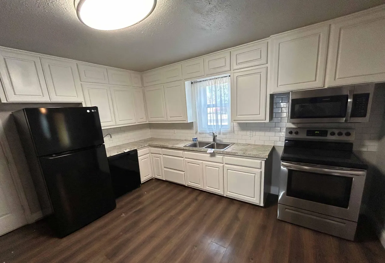 Photo 5 — 2221 39th Street, Lubbock, TX 79412