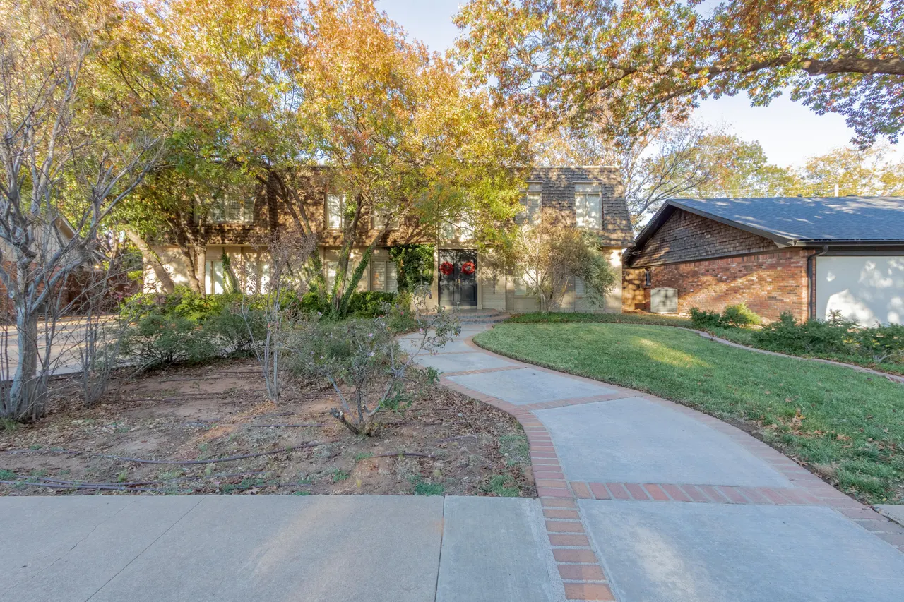 Photo 2 — 3722 63rd Drive, Lubbock, TX 79413