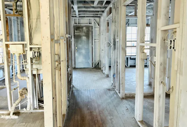 Photo 4 — 914 S Texas Avenue, Sundown, TX 79336