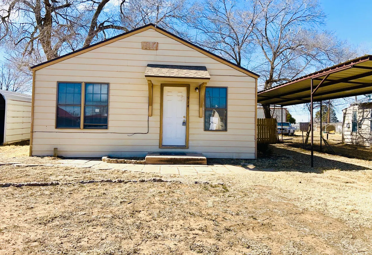 Front exterior — 914 S Texas Avenue, Sundown, TX 79336