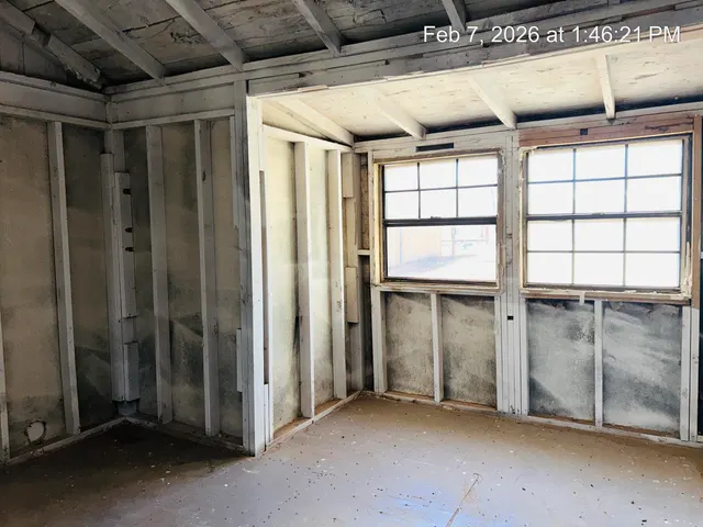 Photo 5 — 914 S Texas Avenue, Sundown, TX 79336