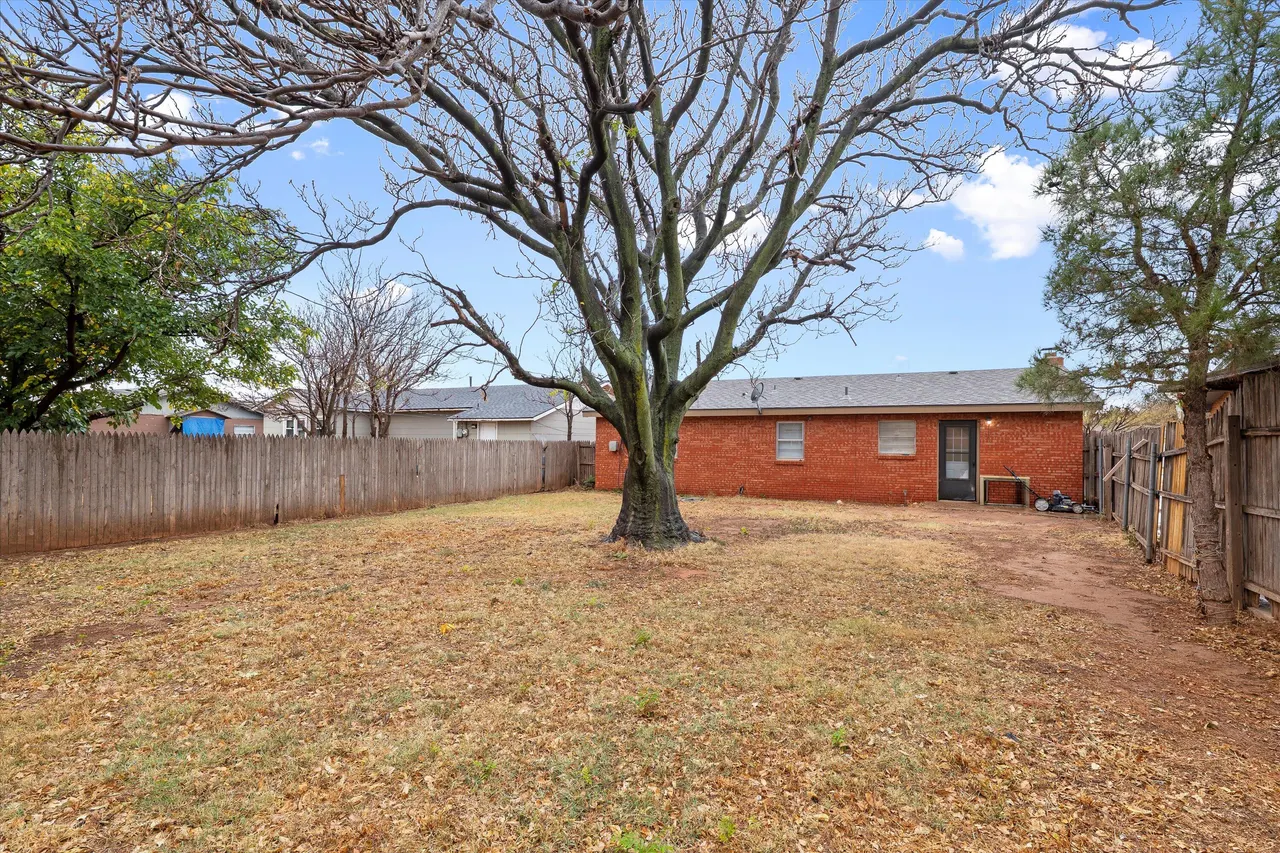 Photo 17 — 131 Elgin Avenue, Levelland, TX 79336