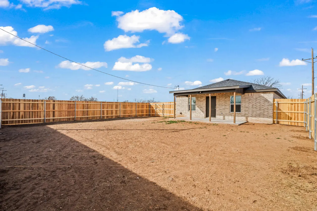 Photo 6 — 1222 Ave I, Ralls, TX 79357