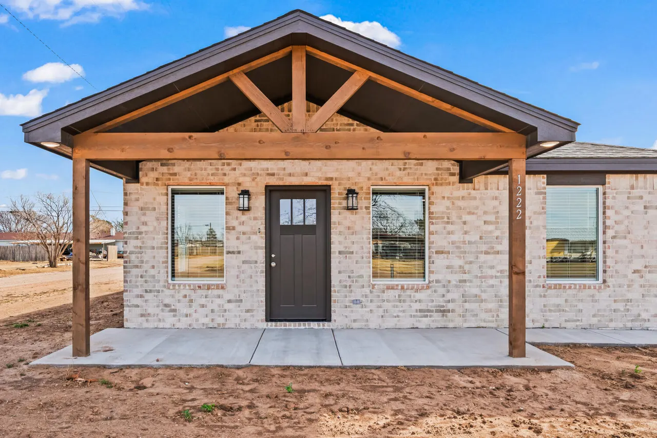 Front exterior — 1222 Ave I, Ralls, TX 79357