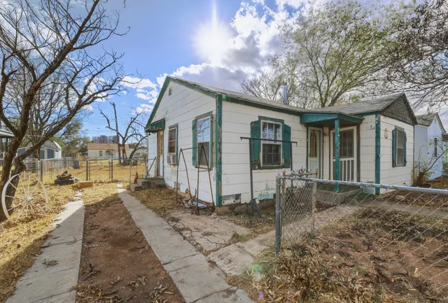 Photo 3 — 2315 2nd Street, Lubbock, TX 79415