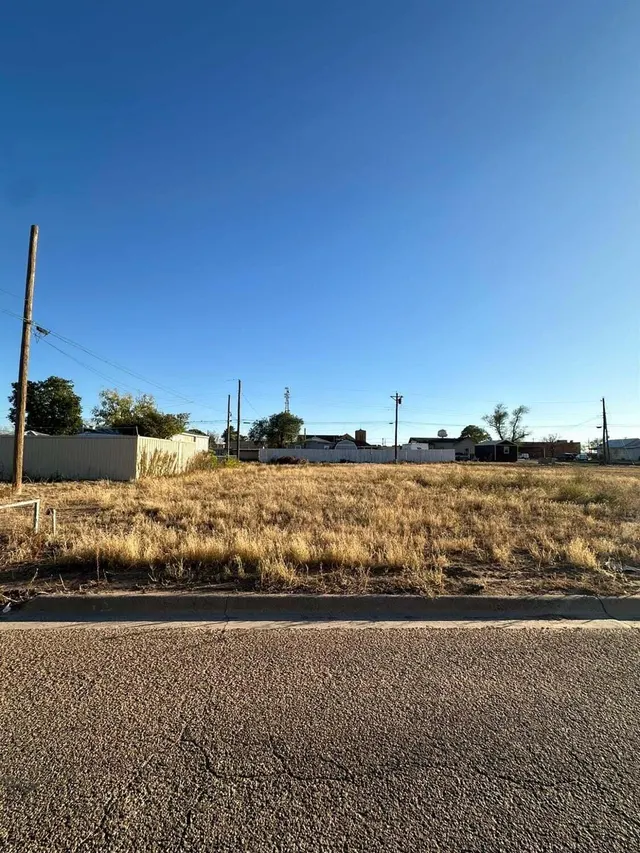 Front exterior — 216 W Lake Street, Brownfield, TX 79316