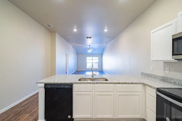 Photo 4 — 2114 N Avenue K A, Lubbock, TX 79403