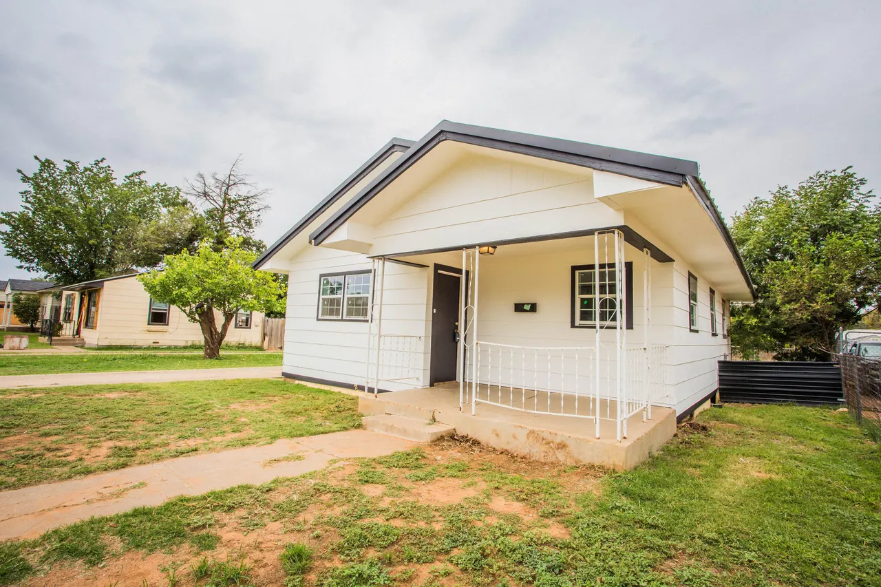 Photo 3 — 3012 39th Street, Lubbock, TX 79413