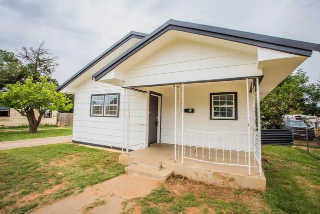 Photo 4 — 3012 39th Street, Lubbock, TX 79413