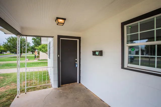 Photo 7 — 3012 39th Street, Lubbock, TX 79413