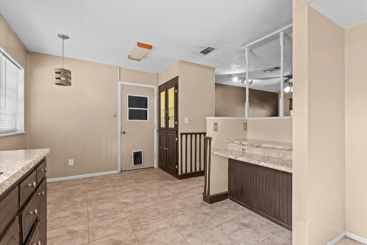 Photo 7 — 406 Poplar Street, Levelland, TX 79336