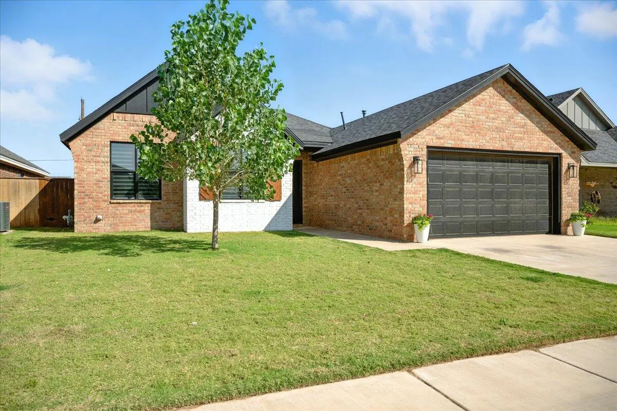 Photo 2 — 813 N 6th Circle, Wolfforth, TX 79382