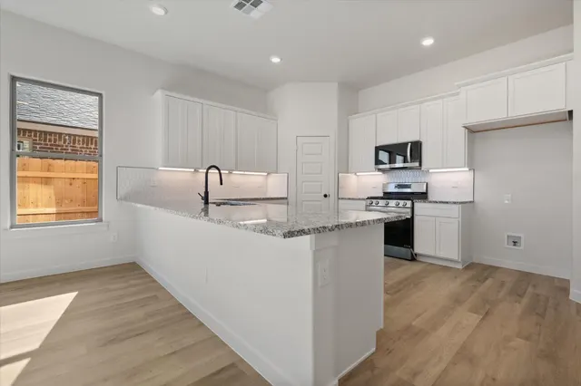 Photo 5 — 2002 Cottonwood Avenue, Wolfforth, TX 79382