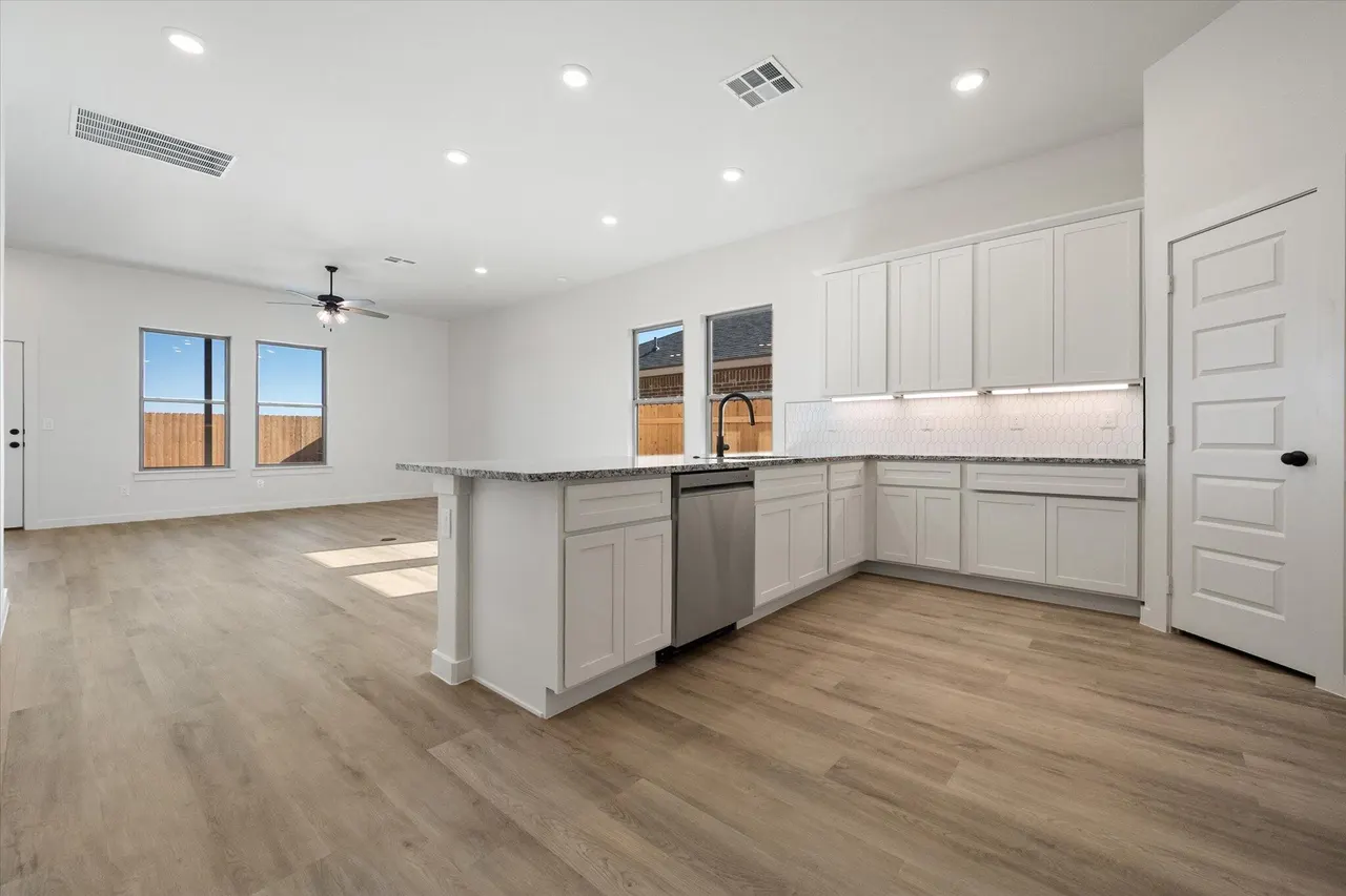 Photo 3 — 2002 Cottonwood Avenue, Wolfforth, TX 79382