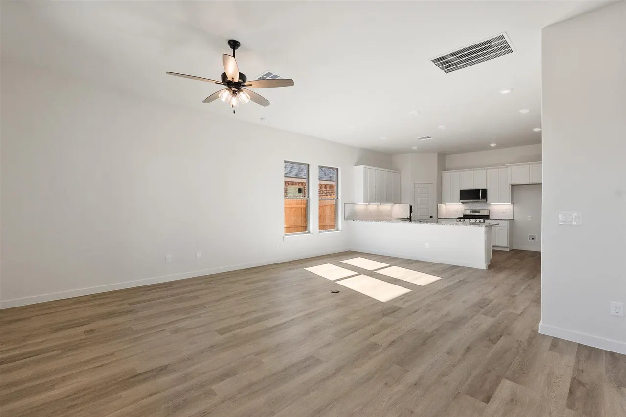 Photo 11 — 2002 Cottonwood Avenue, Wolfforth, TX 79382
