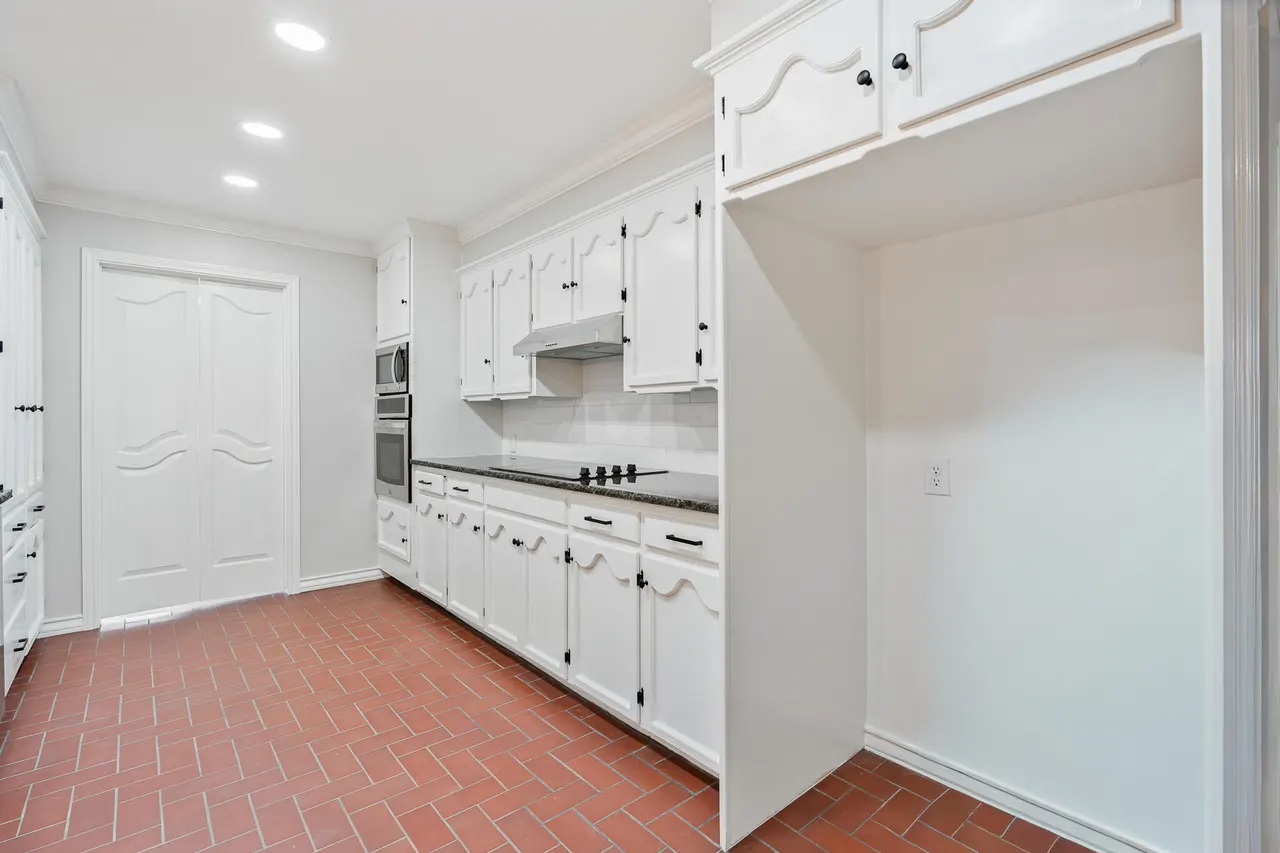 Photo 11 — 207 Yucca Terrace, Plainview, TX 79072