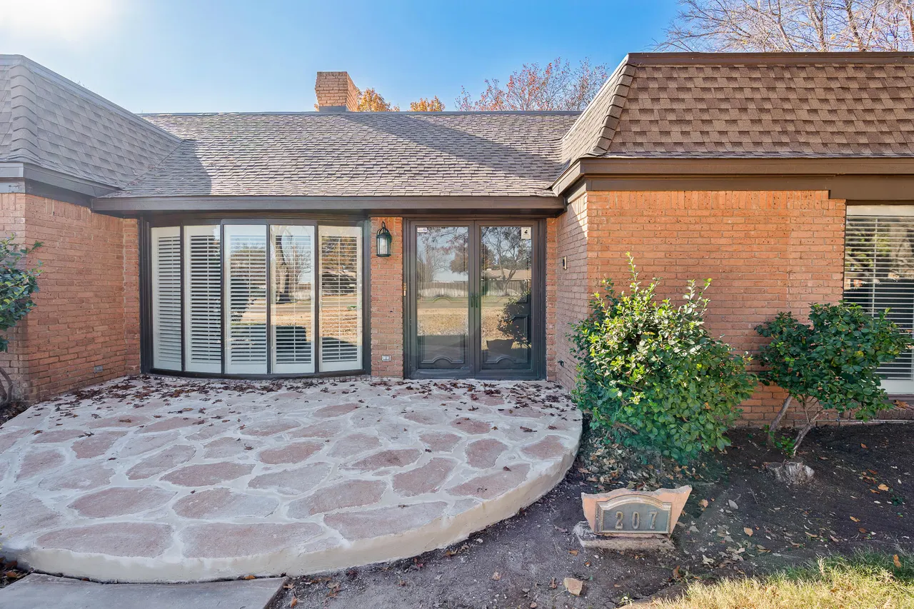 Photo 3 — 207 Yucca Terrace, Plainview, TX 79072