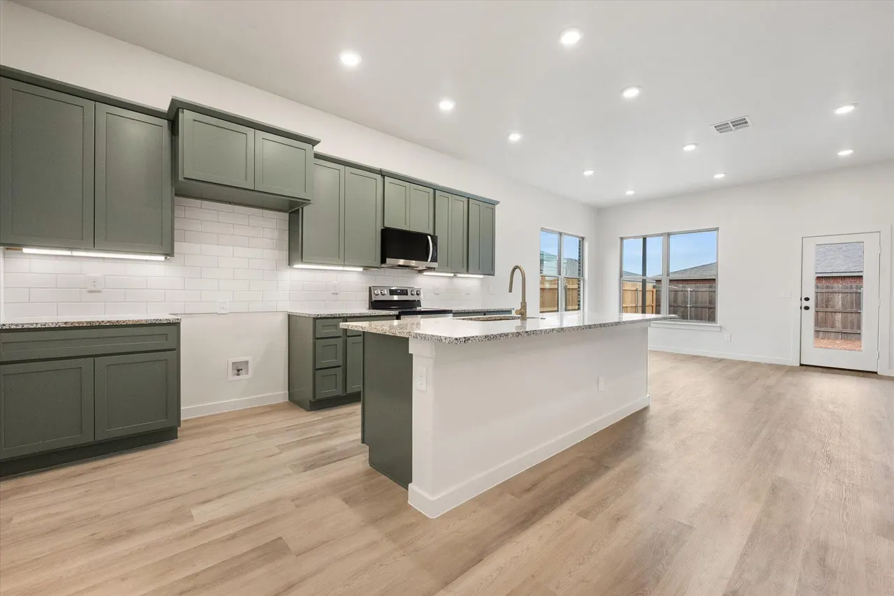 Photo 8 — 2001 Cottonwood Avenue, Wolfforth, TX 79382