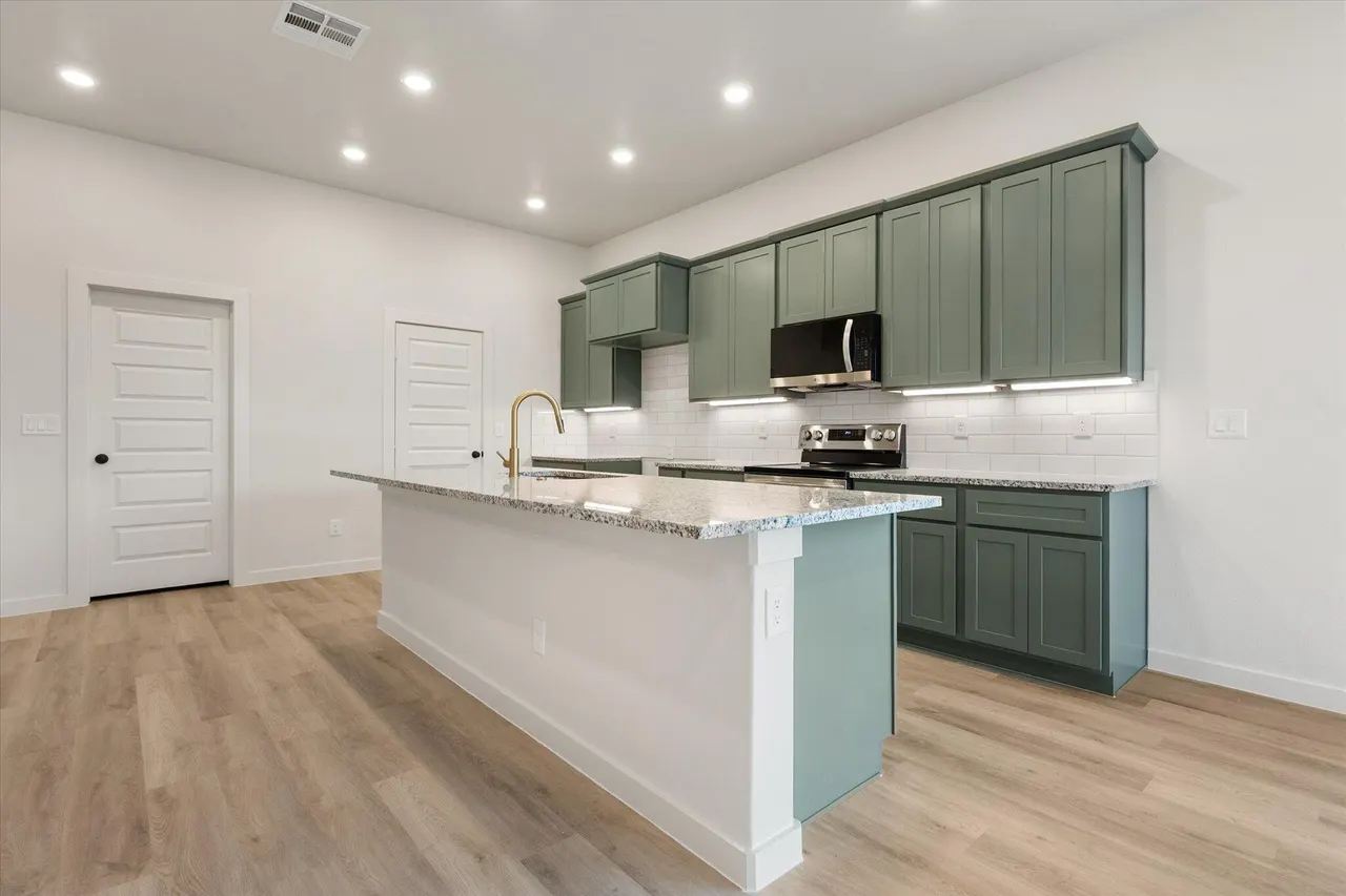 Photo 6 — 2001 Cottonwood Avenue, Wolfforth, TX 79382