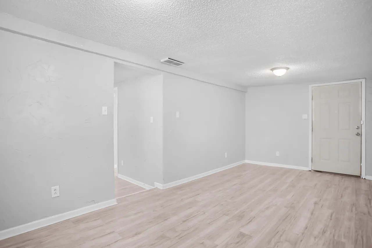 Photo 4 — 2430 31st Street, Lubbock, TX 79411