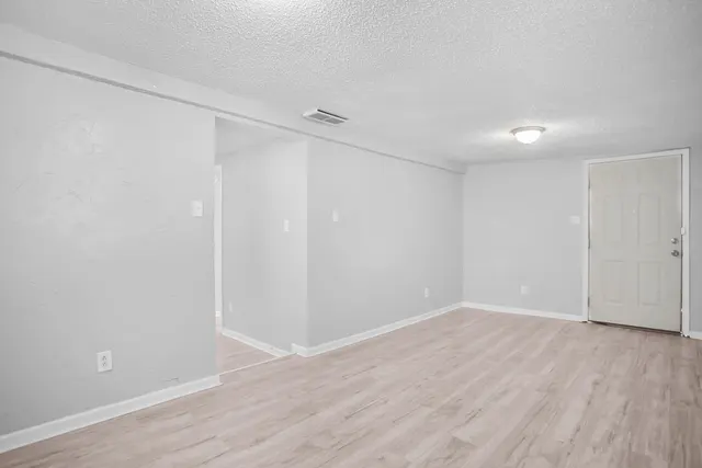 Photo 4 — 2430 31st Street, Lubbock, TX 79411