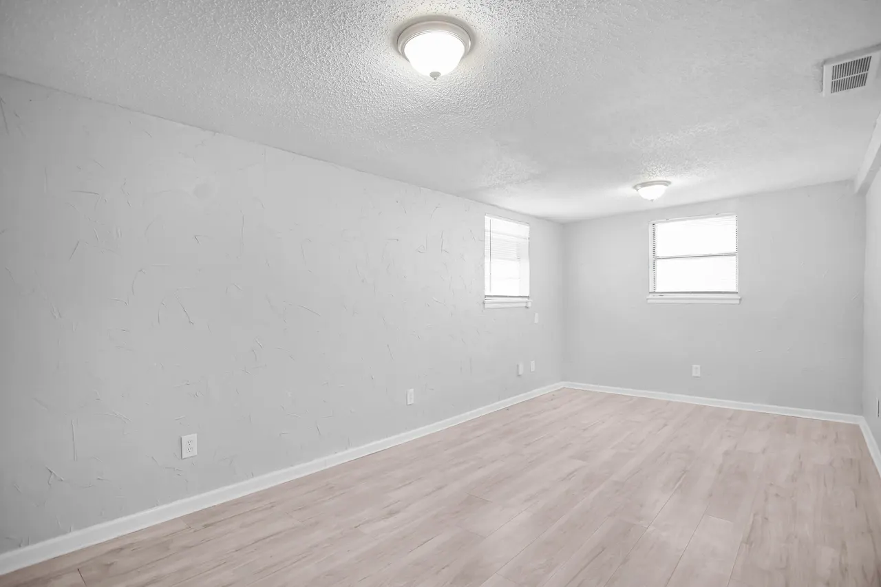Photo 10 — 2430 31st Street, Lubbock, TX 79411