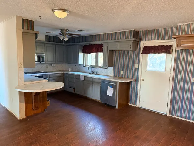 Photo 5 — 2412 Lockwood Street, Tahoka, TX 79373
