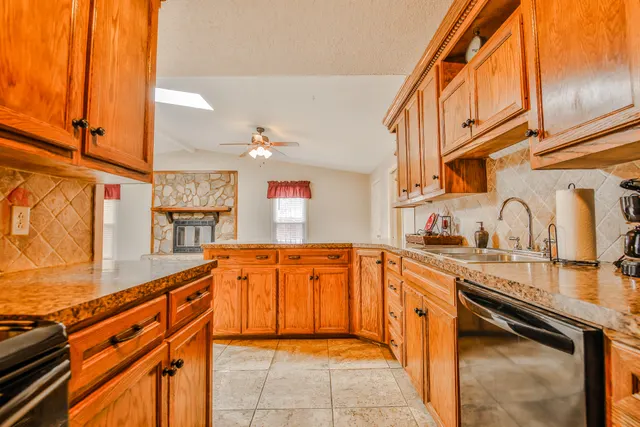 Photo 8 — 2931 E Baylor Street, Lubbock, TX 79403