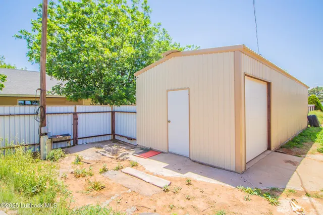 Photo 6 — 1319 N Cedar Street, Brownfield, TX 79316