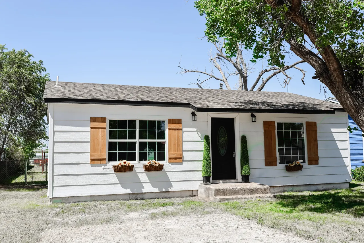 Photo 3 — 112 SW 8th Street, Plainview, TX 79072