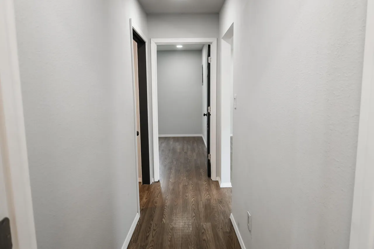 Photo 10 — 112 SW 8th Street, Plainview, TX 79072