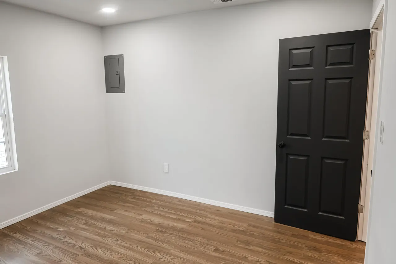 Photo 17 — 112 SW 8th Street, Plainview, TX 79072