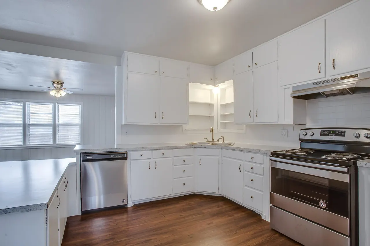 Photo 4 — 4315 32nd Street, Lubbock, TX 79410