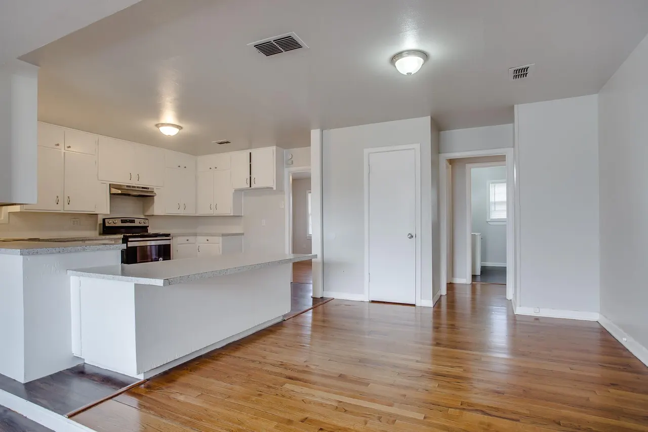 Photo 6 — 4315 32nd Street, Lubbock, TX 79410