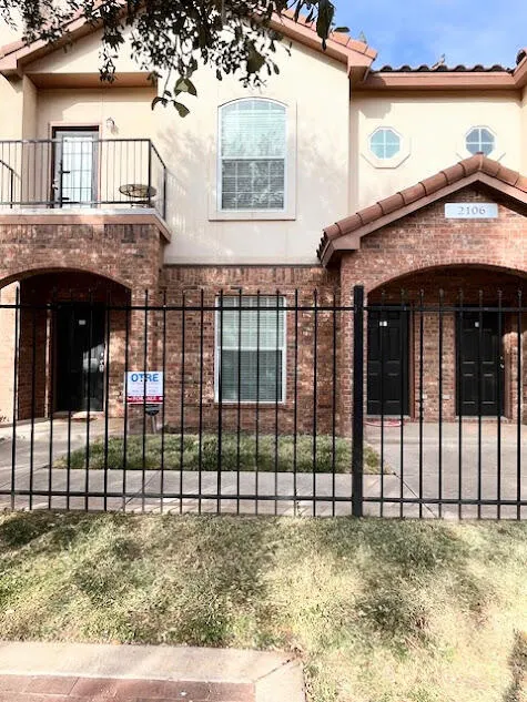 Front exterior — 2106 Main Street Unit 7, Lubbock, TX 79401
