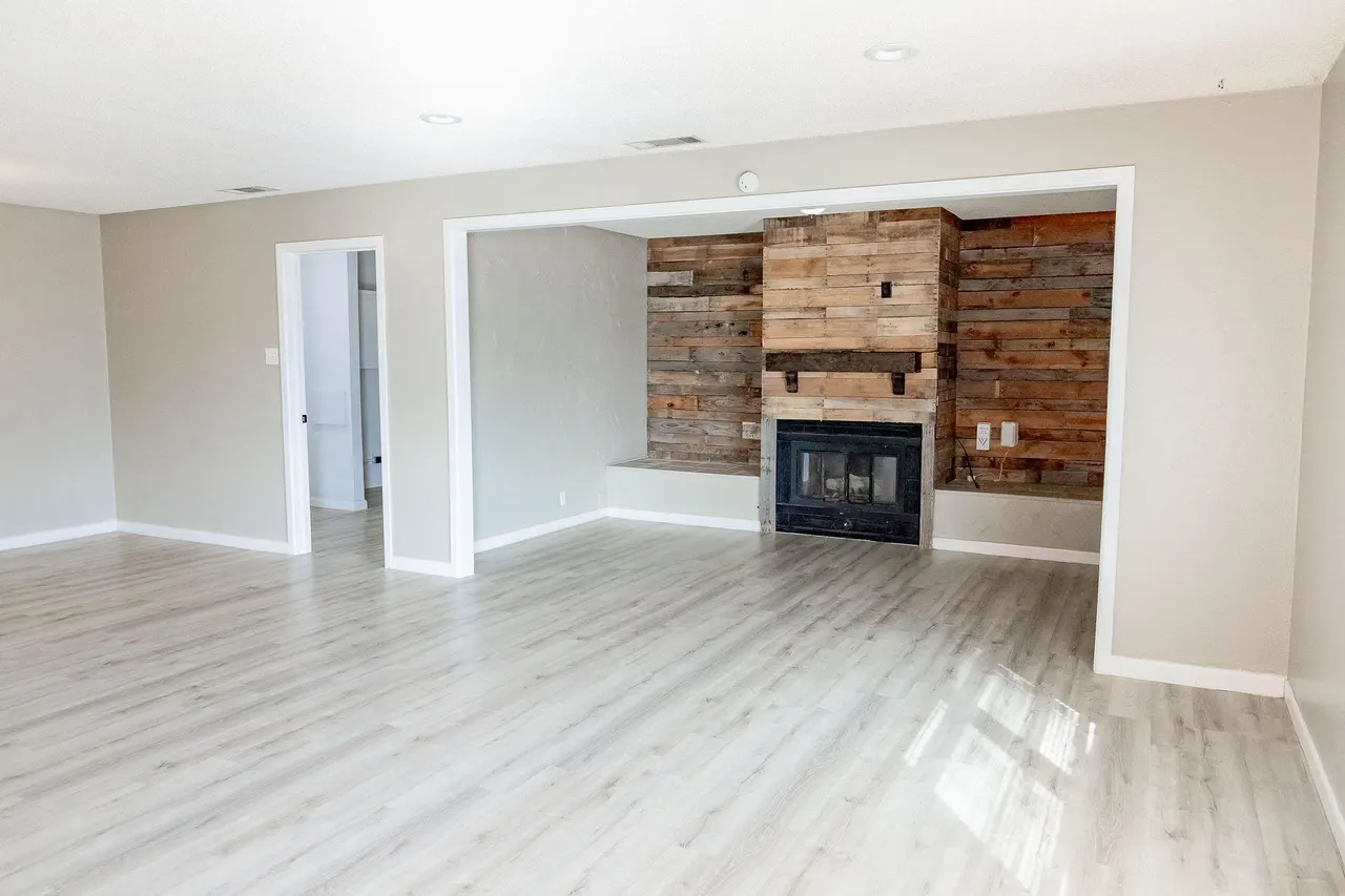 Photo 2 — 1615 Avenue F, Abernathy, TX 79311