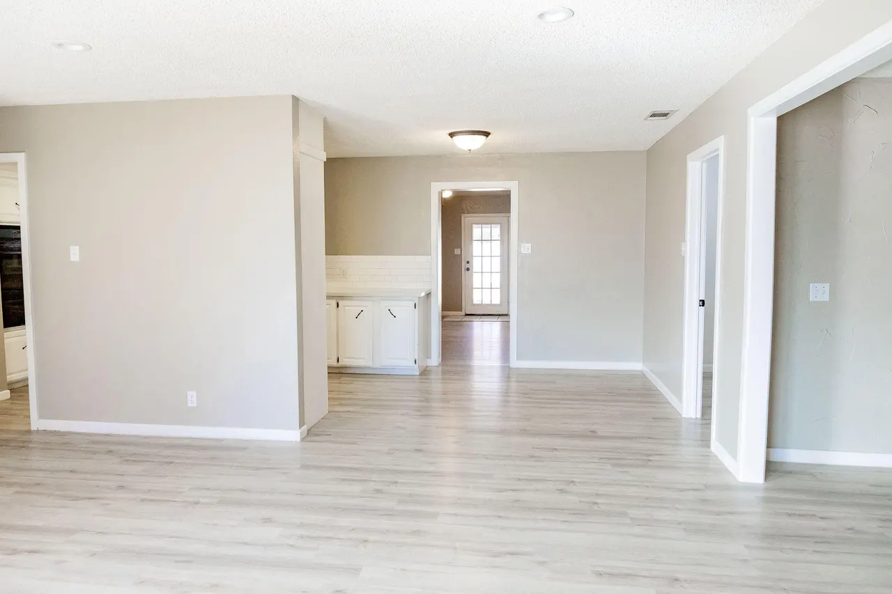 Photo 4 — 1615 Avenue F, Abernathy, TX 79311